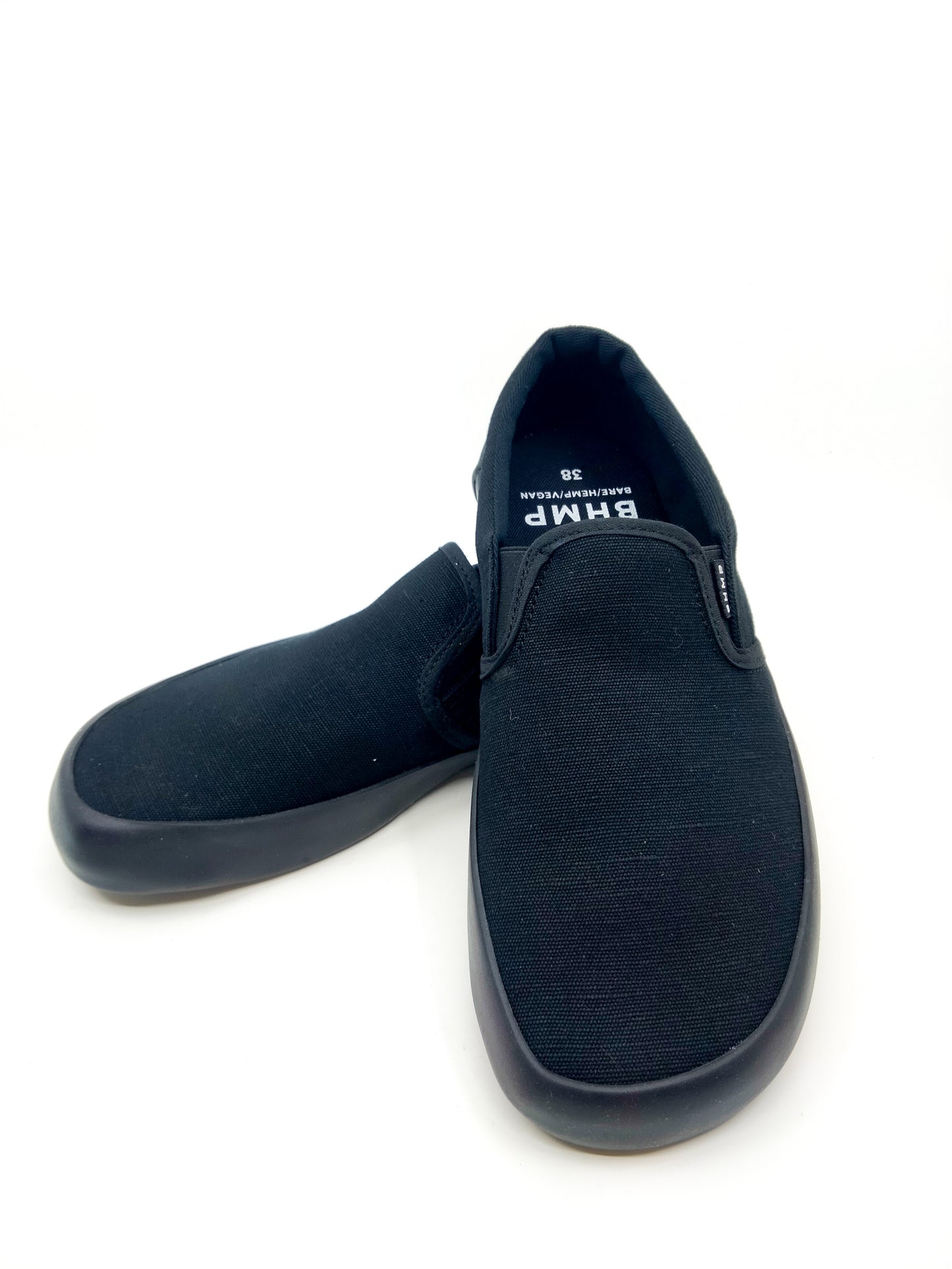 Mustat slip-on kangastennarit