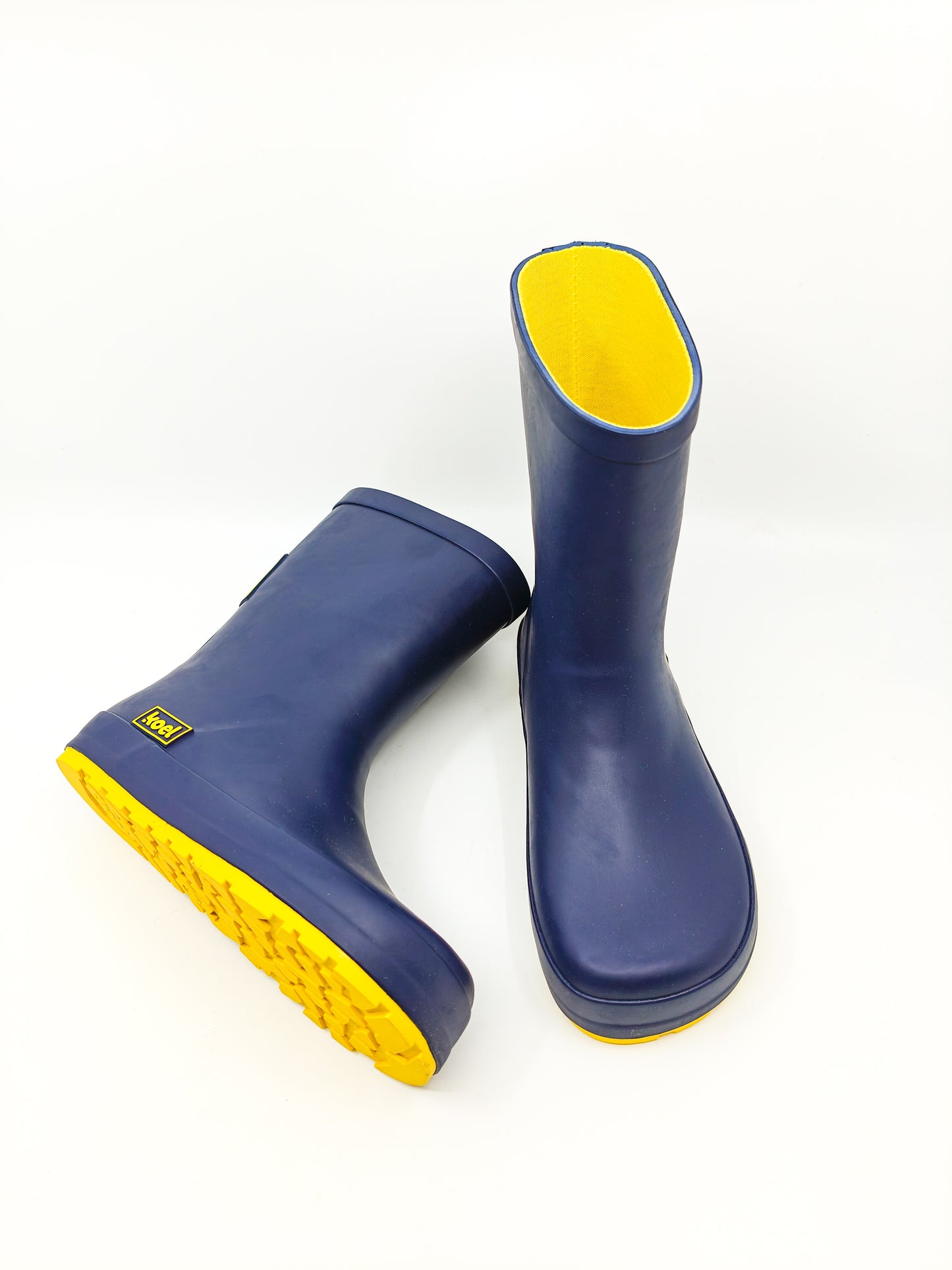 Askeltamo_paljasjalkakengat_Koel_Wellie_kumisaappaat