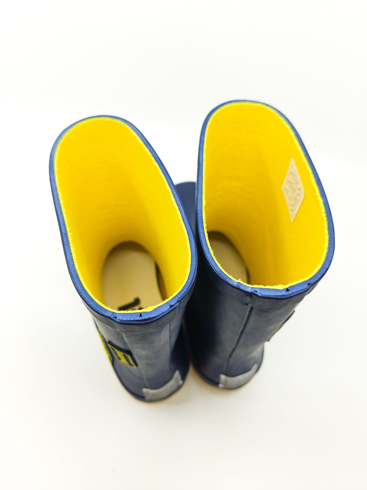 Askeltamo_paljasjalkakengat_Koel_Wellie_kumisaappaat