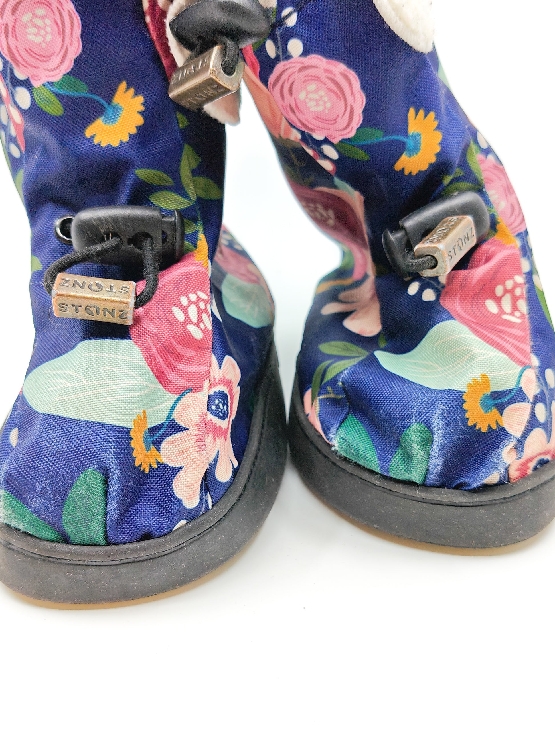 Askeltamo paljasjalkakengat Stonz Booties flower